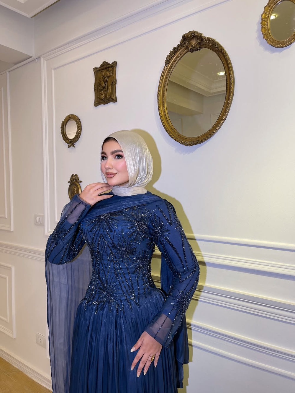 تطريز وشغل يدوي دقيق