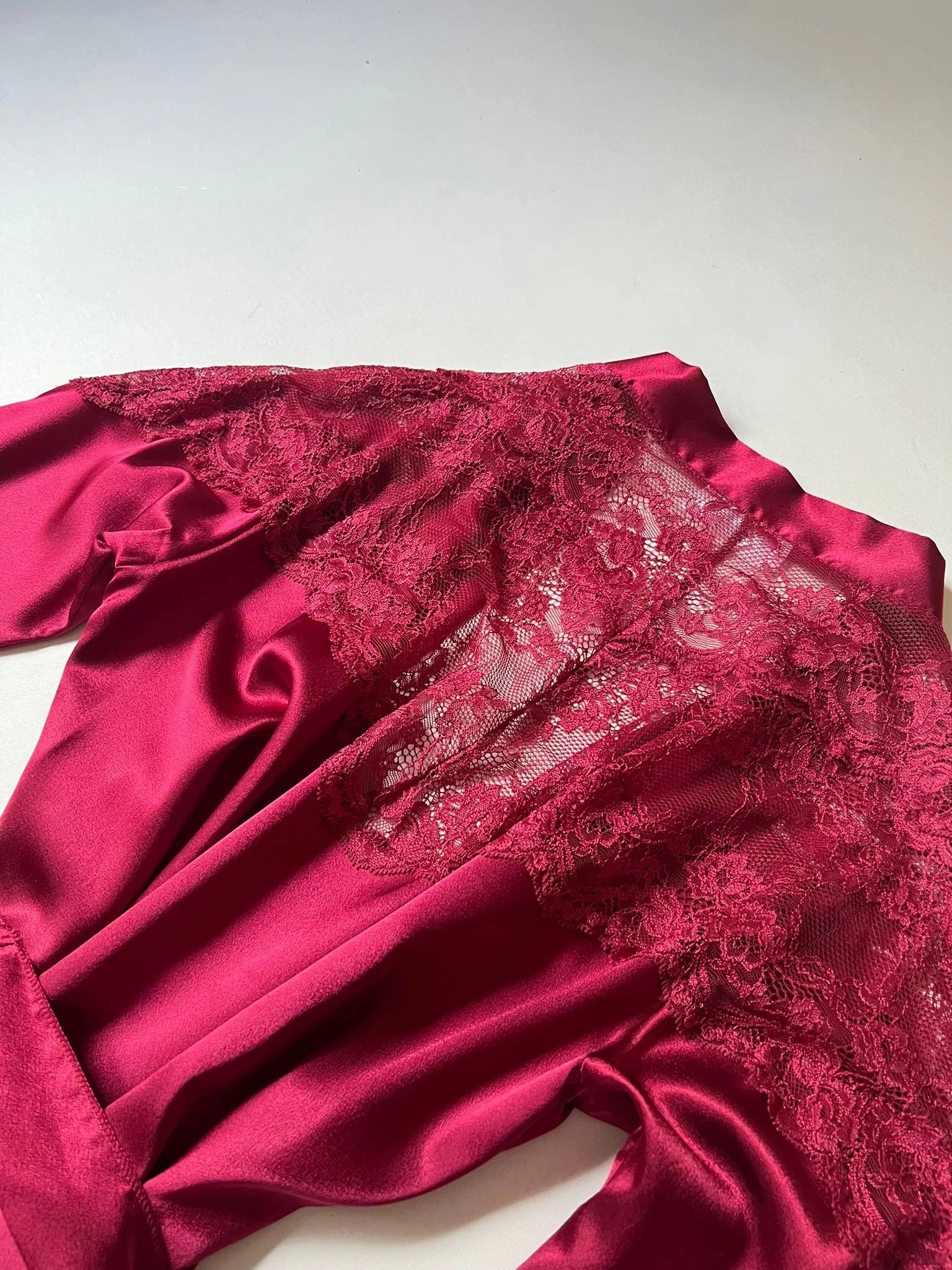 طقم "الريم" الساتان والدانتيل ٦ قطع