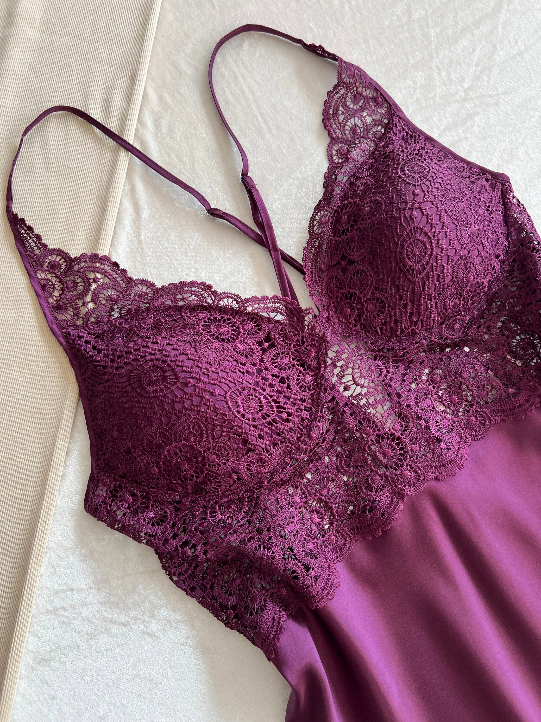 فستان نوم دانتيل بنفسجي