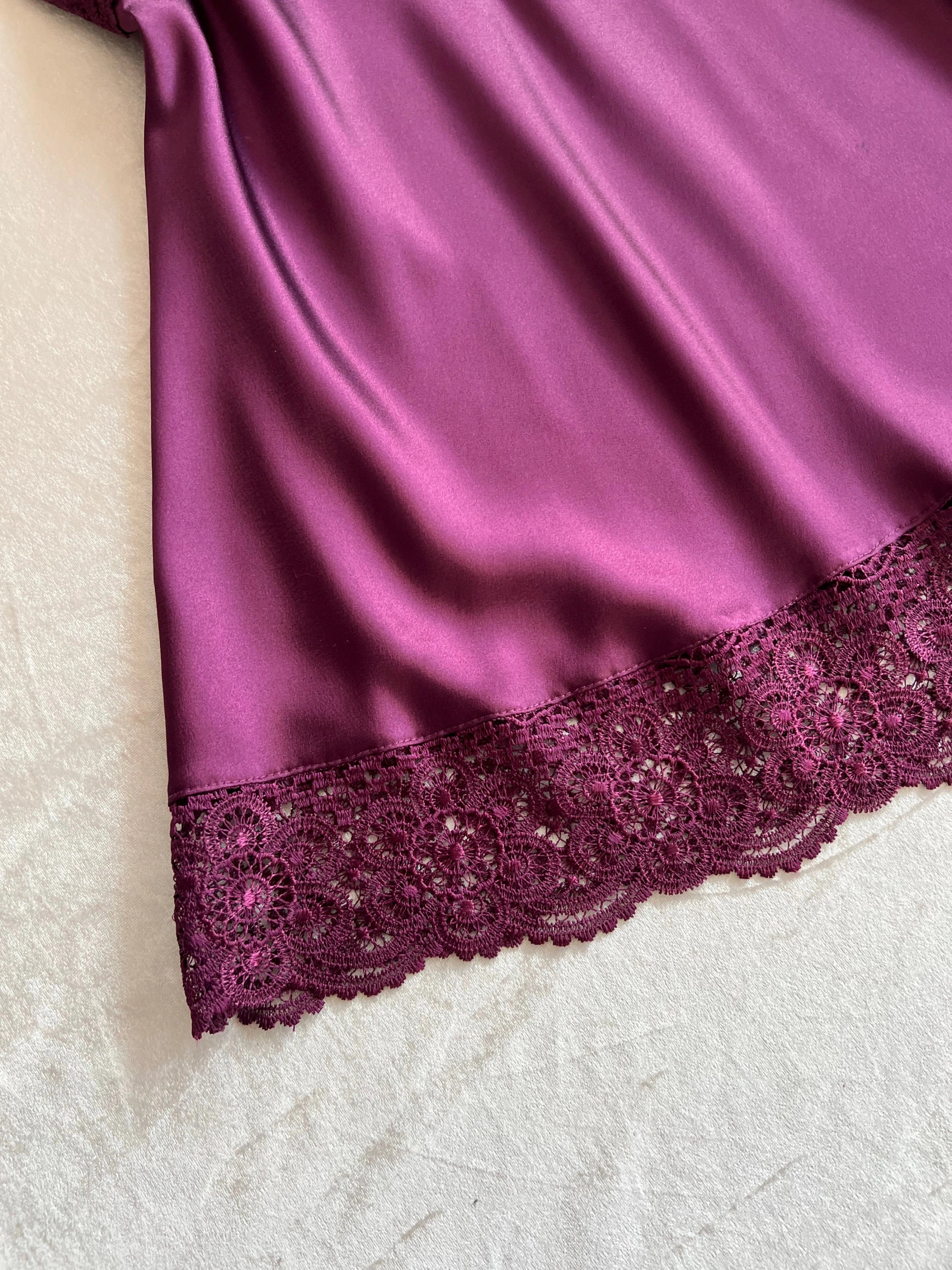 فستان نوم دانتيل بنفسجي