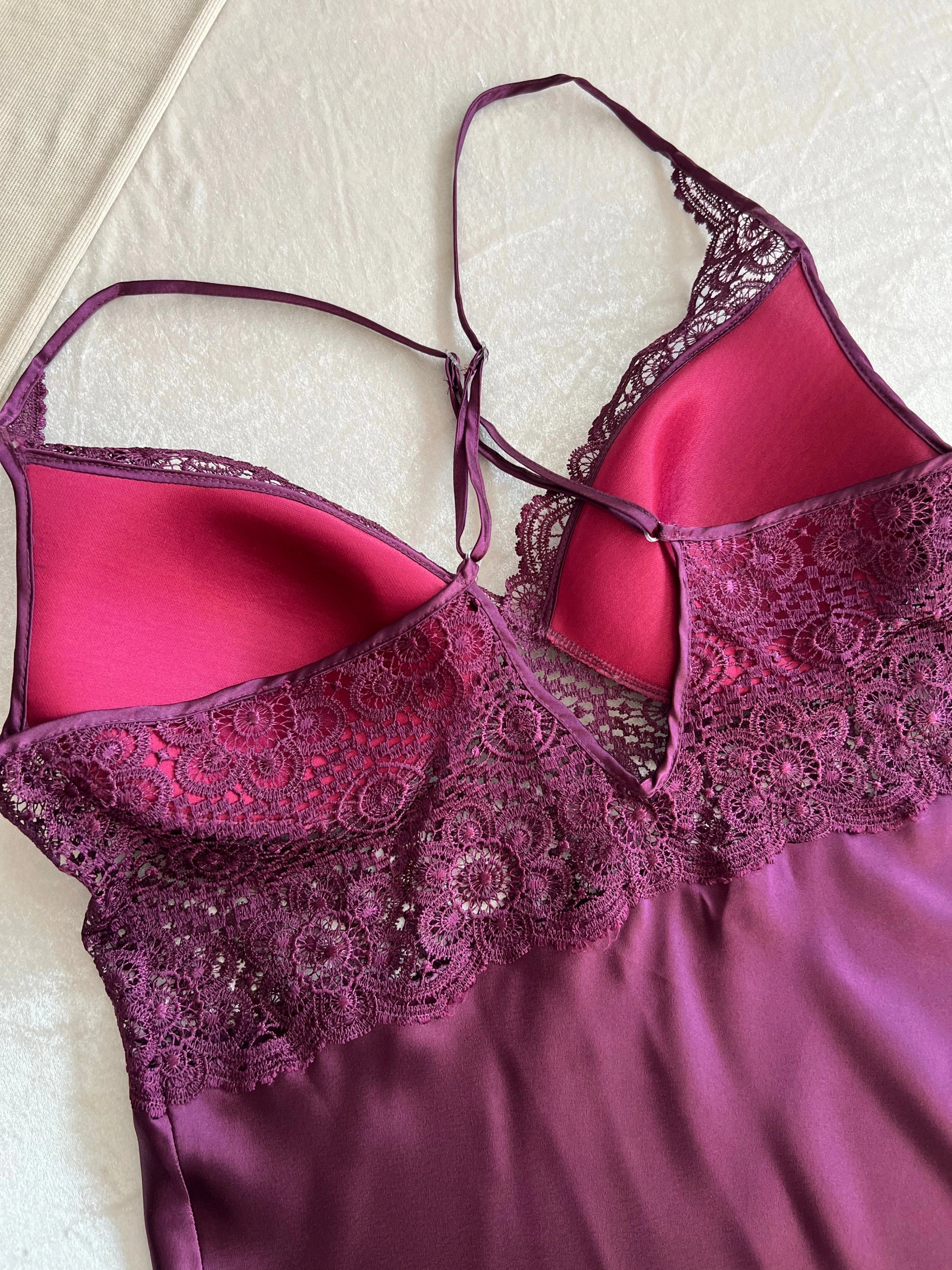 فستان نوم دانتيل بنفسجي