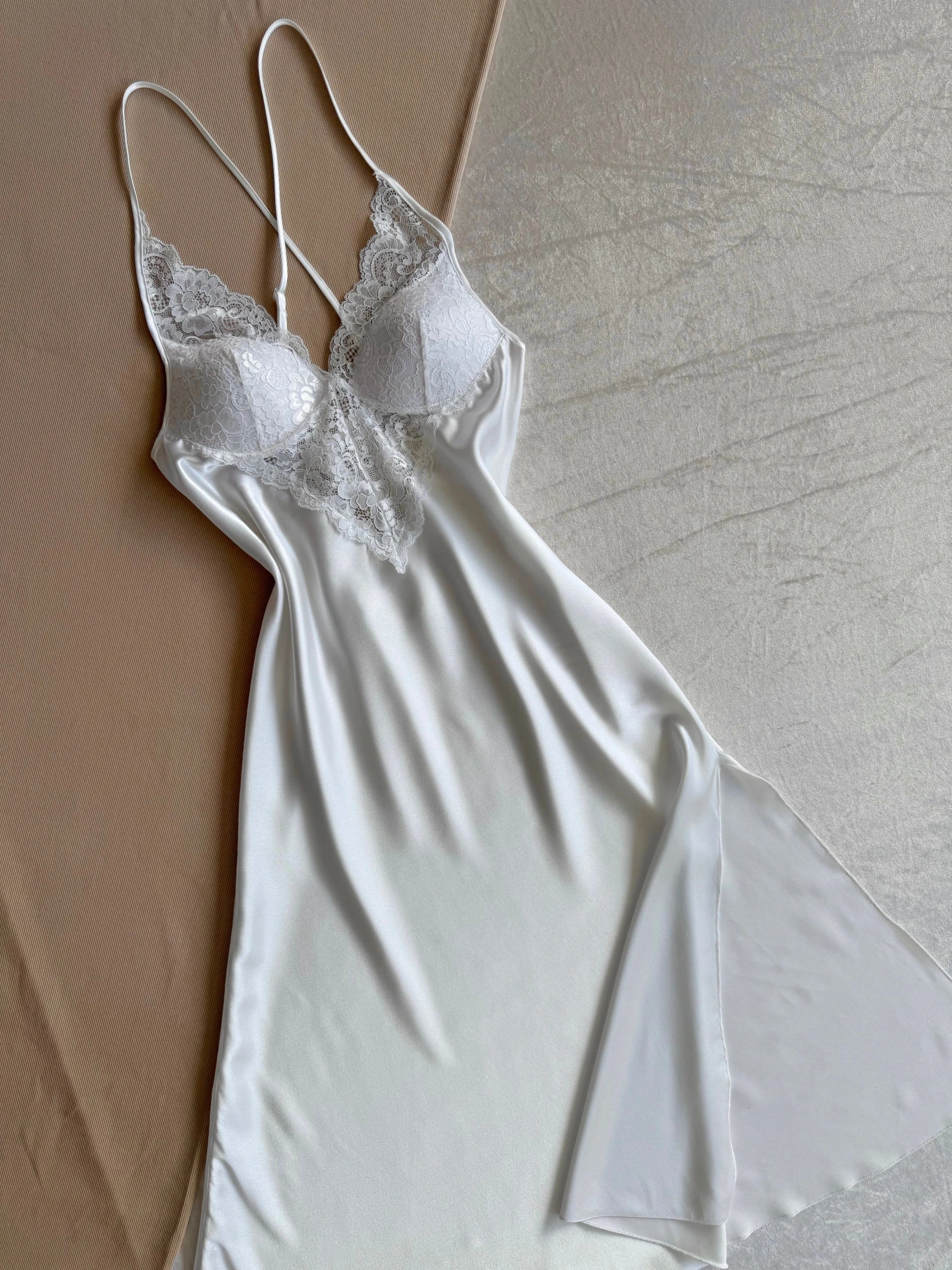 طقم "الريم" الساتان والدانتيل ٦ قطع