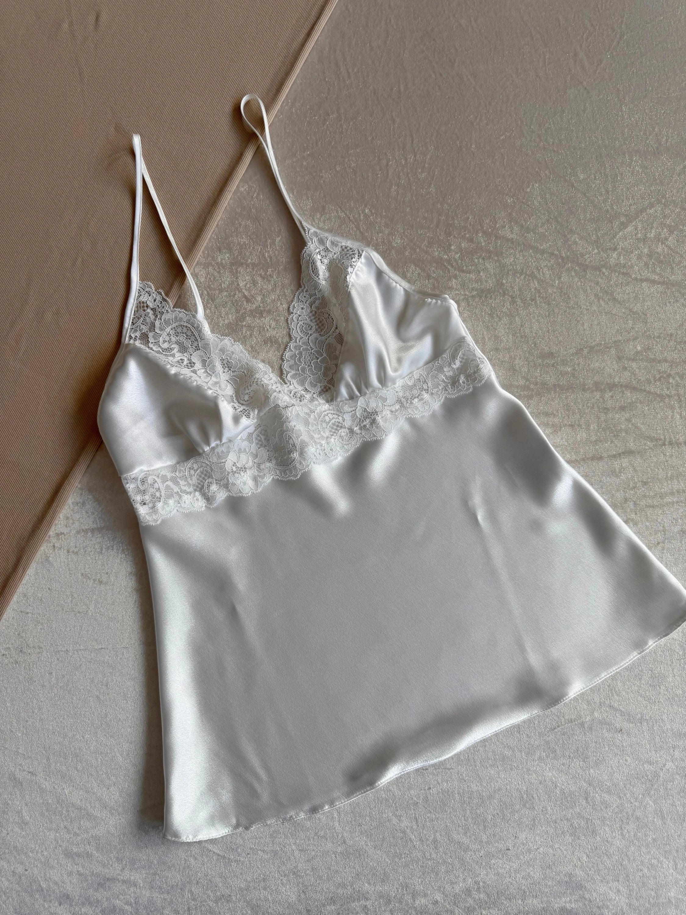 طقم "الريم" الساتان والدانتيل ٦ قطع