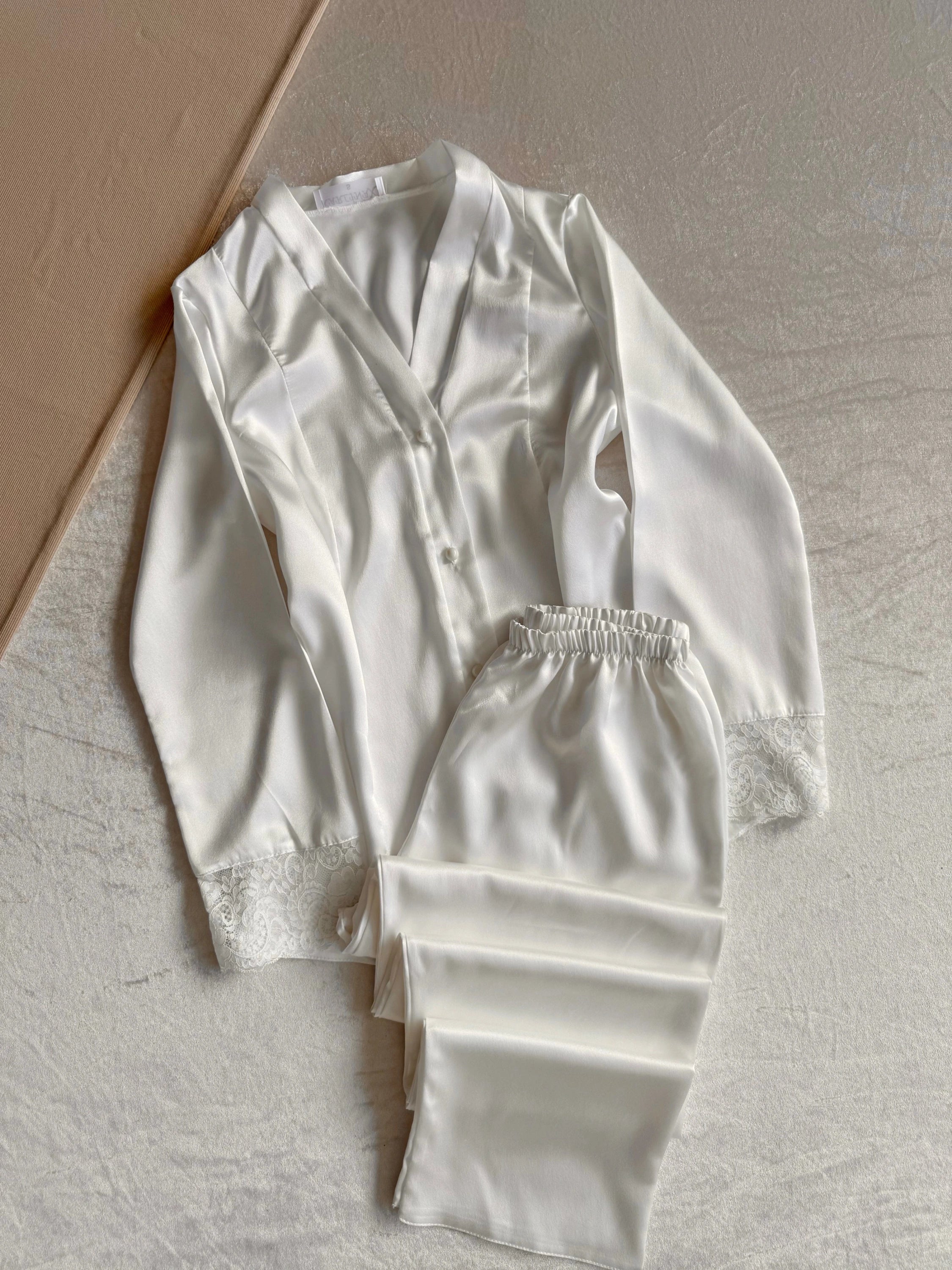 طقم "الريم" الساتان والدانتيل ٦ قطع