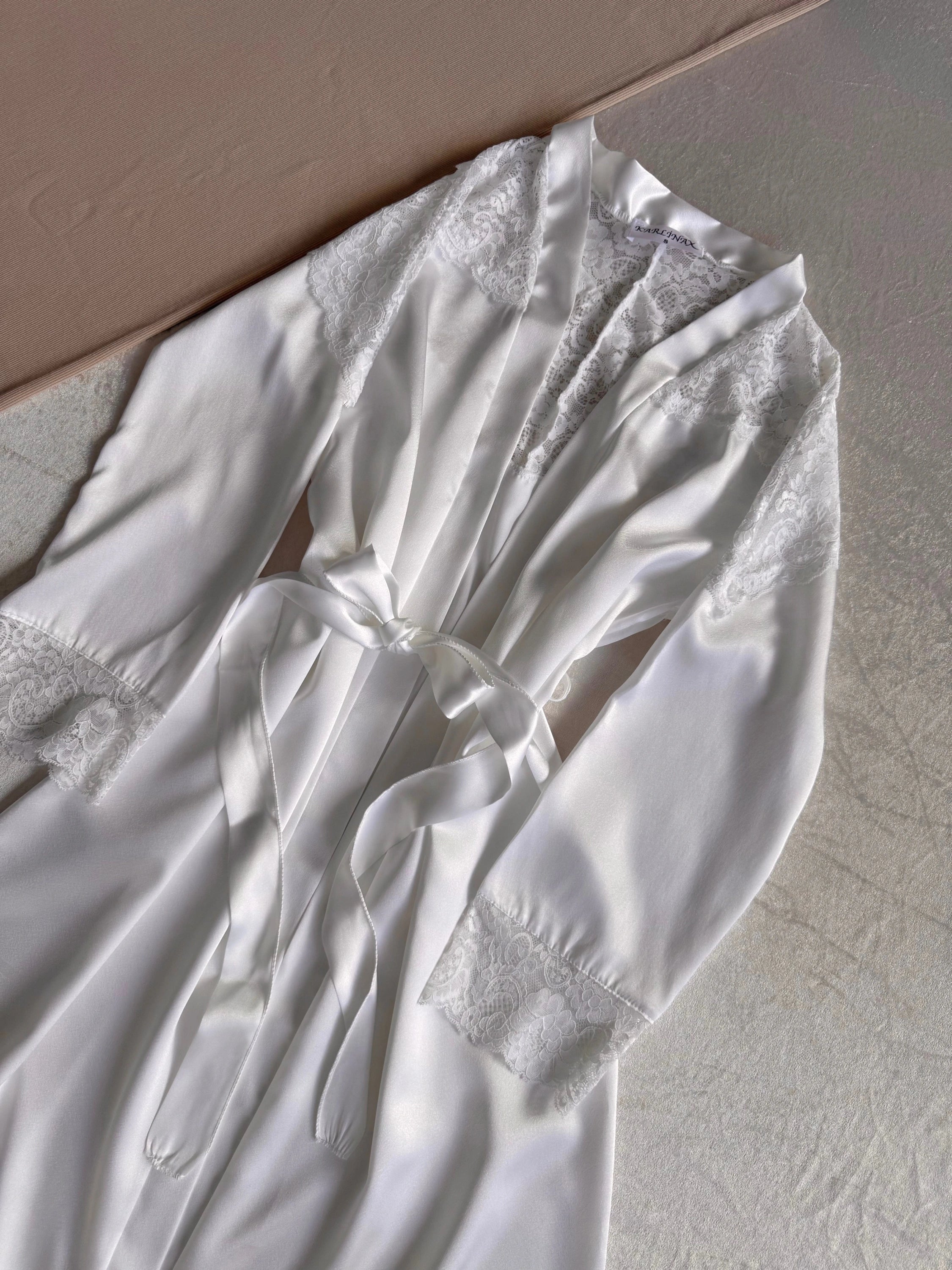 طقم "الريم" الساتان والدانتيل ٦ قطع