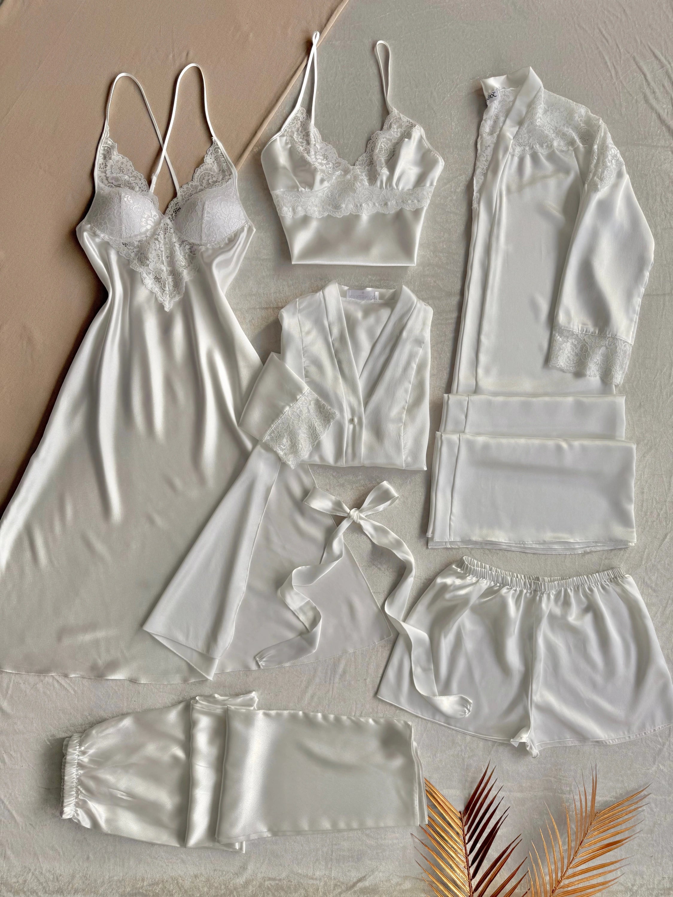 طقم "الريم" الساتان والدانتيل ٦ قطع