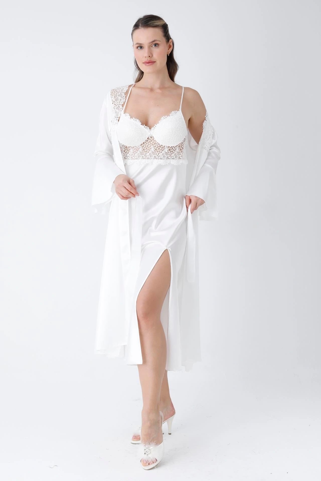 طقم "ليان" ٤ قطع ساتان بدانتيل مطرز