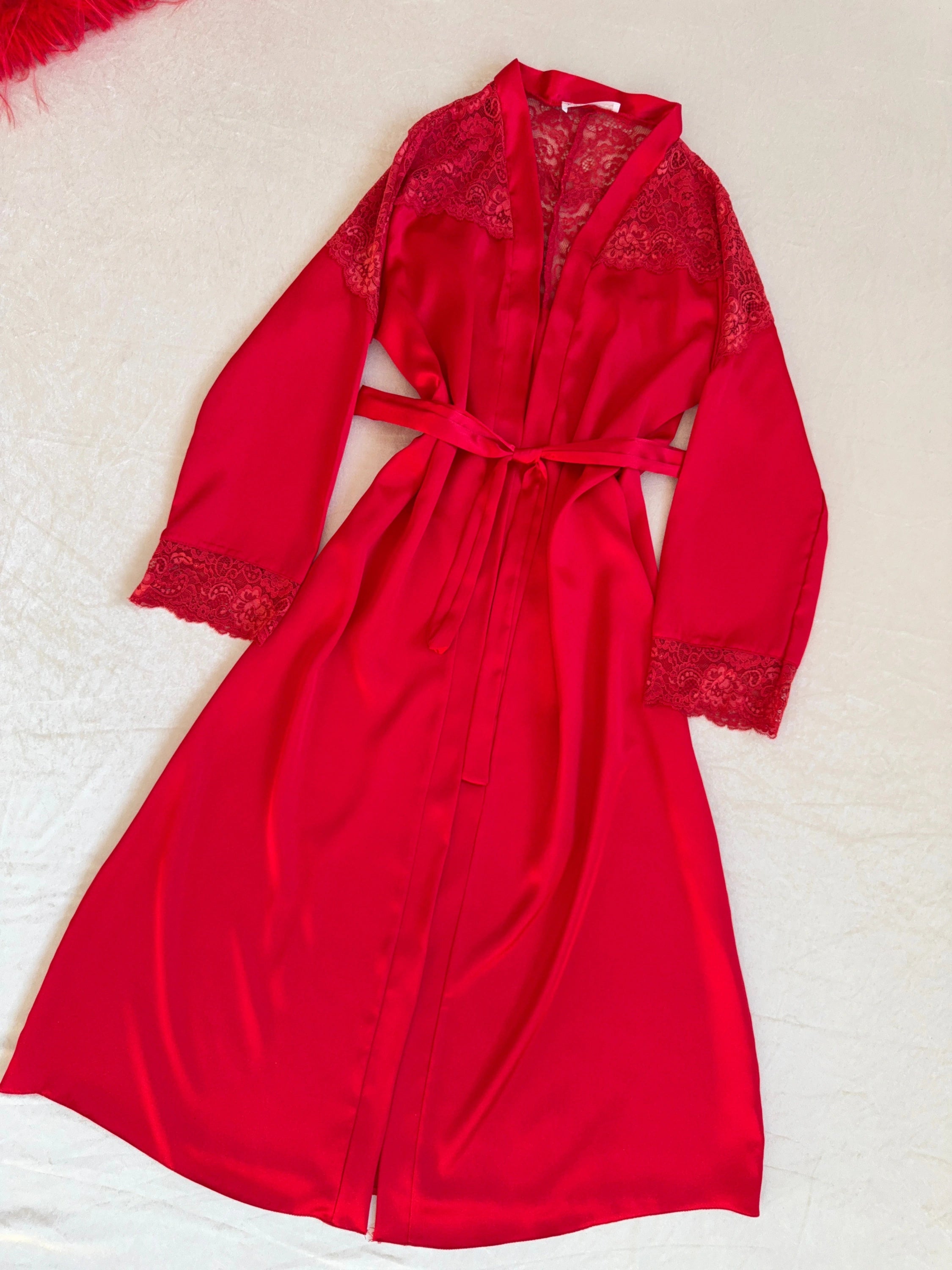 طقم "الريم" الساتان والدانتيل ٦ قطع