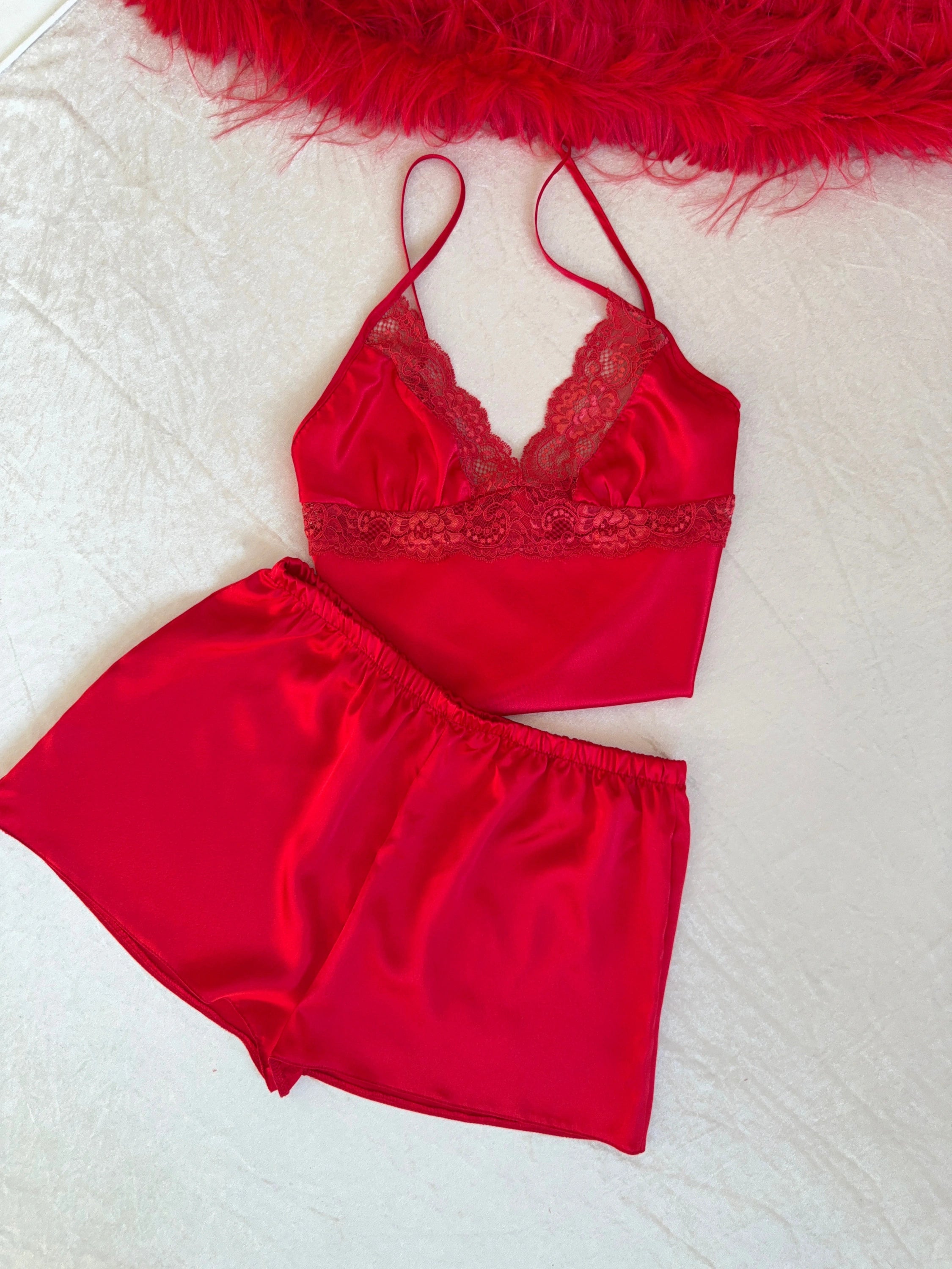 طقم "الريم" الساتان والدانتيل ٦ قطع