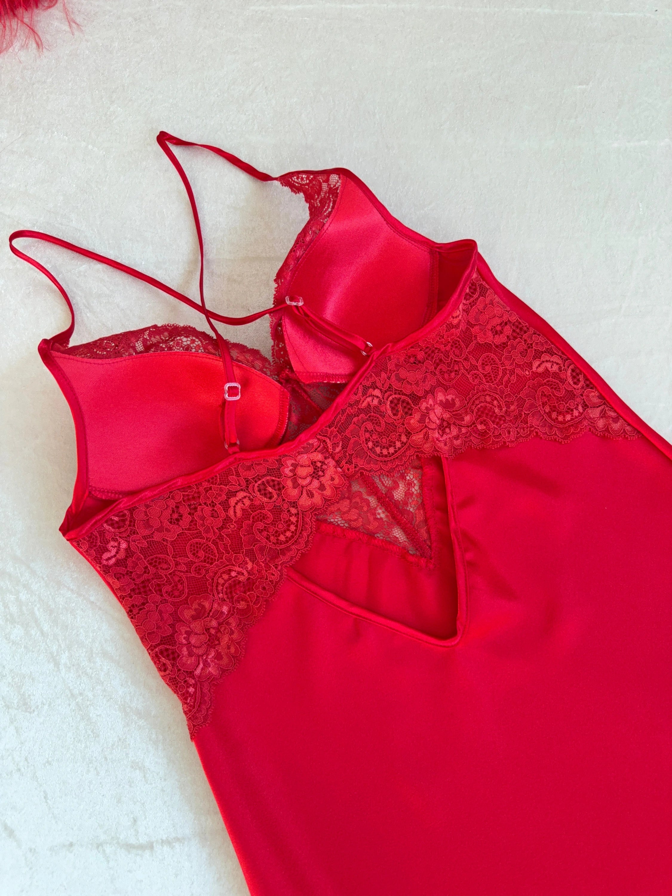 طقم "الريم" الساتان والدانتيل ٦ قطع