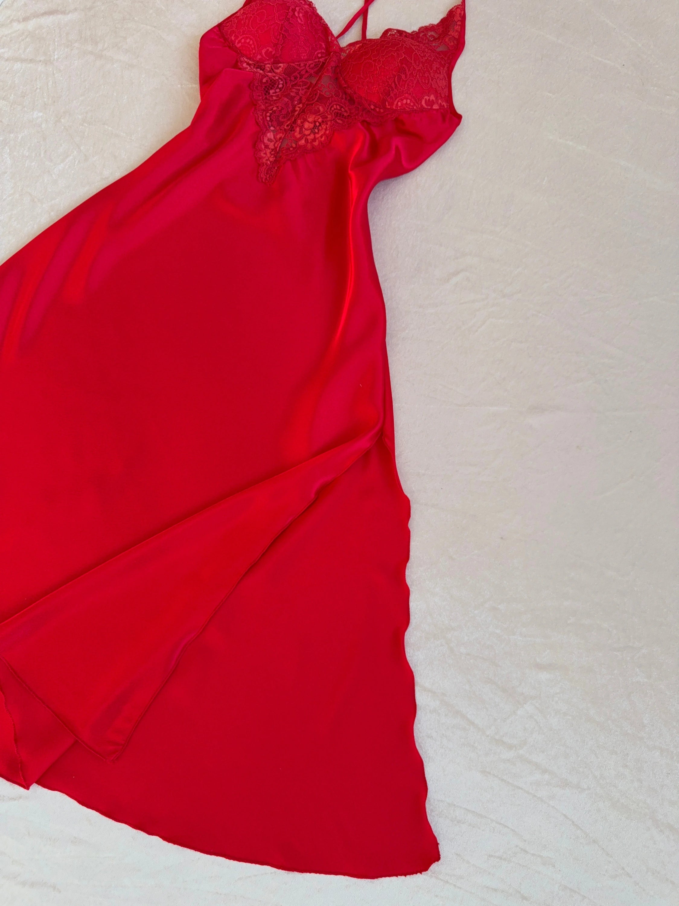 طقم "الريم" الساتان والدانتيل ٦ قطع