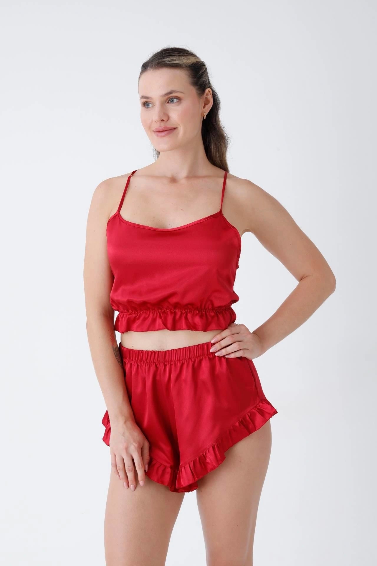 طقم "ليان" ٤ قطع ساتان بدانتيل مطرز