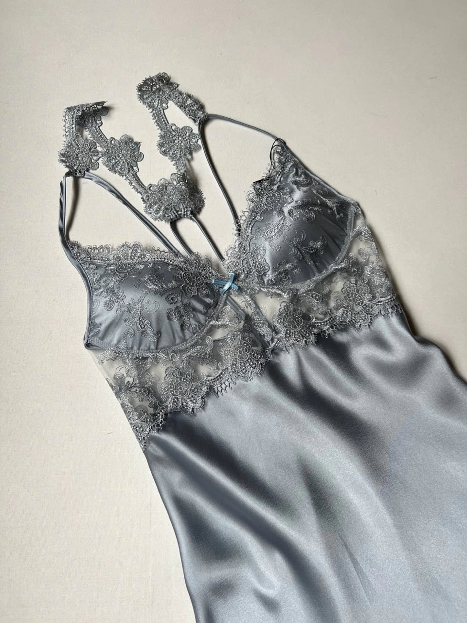 طقم مُهرة الساتان الفاخر ٦ قطع