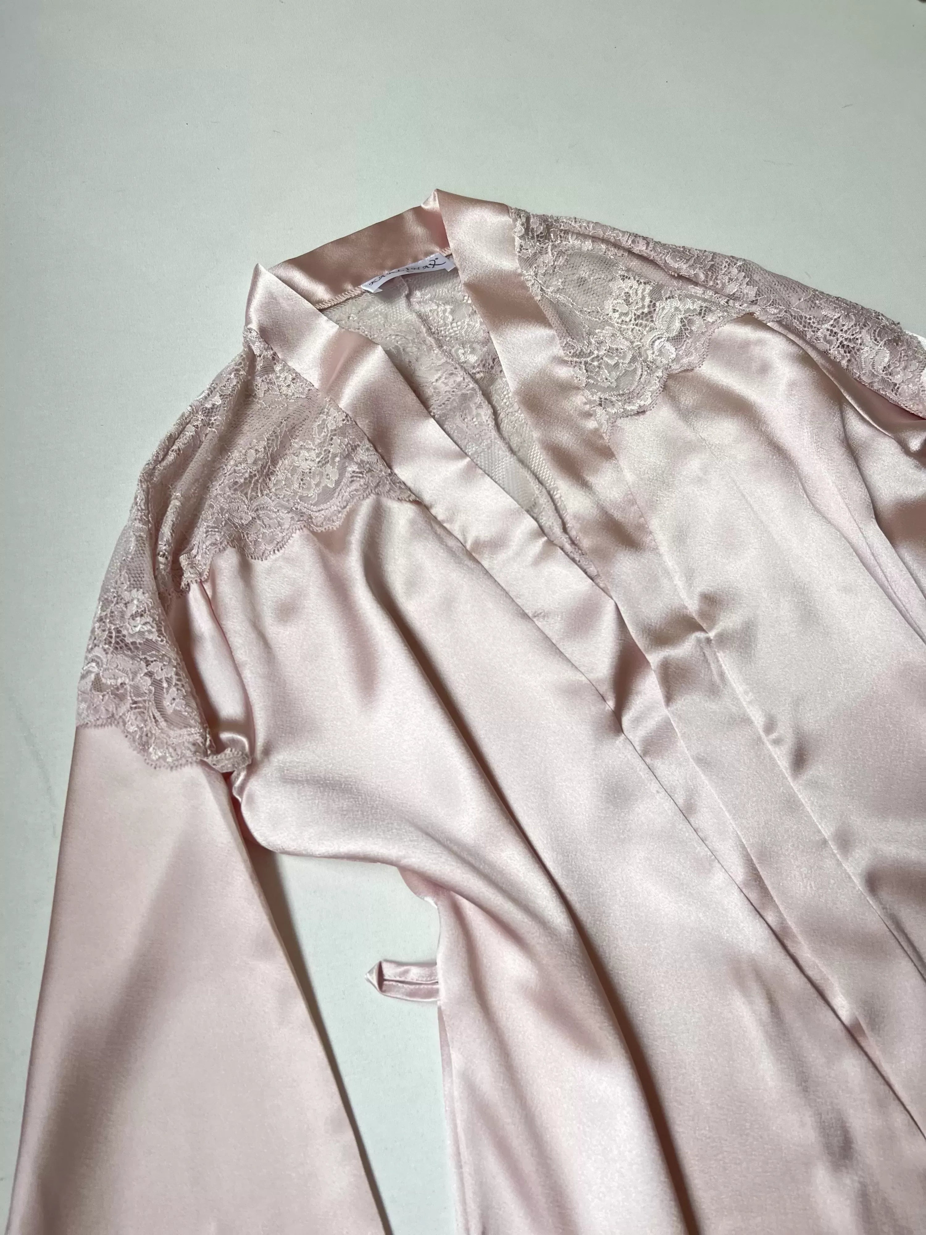 طقم "الريم" الساتان والدانتيل ٦ قطع