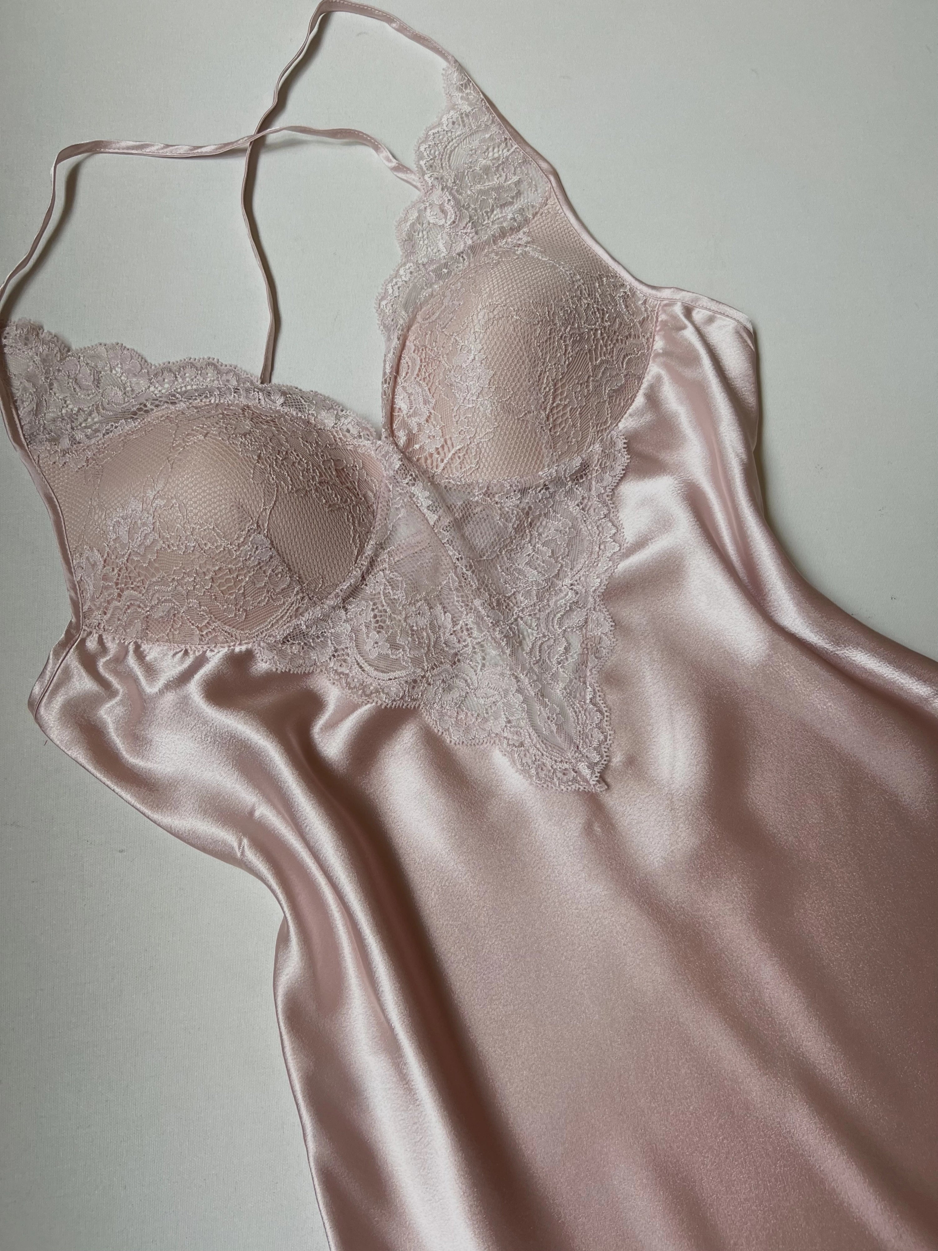 طقم "الريم" الساتان والدانتيل ٦ قطع