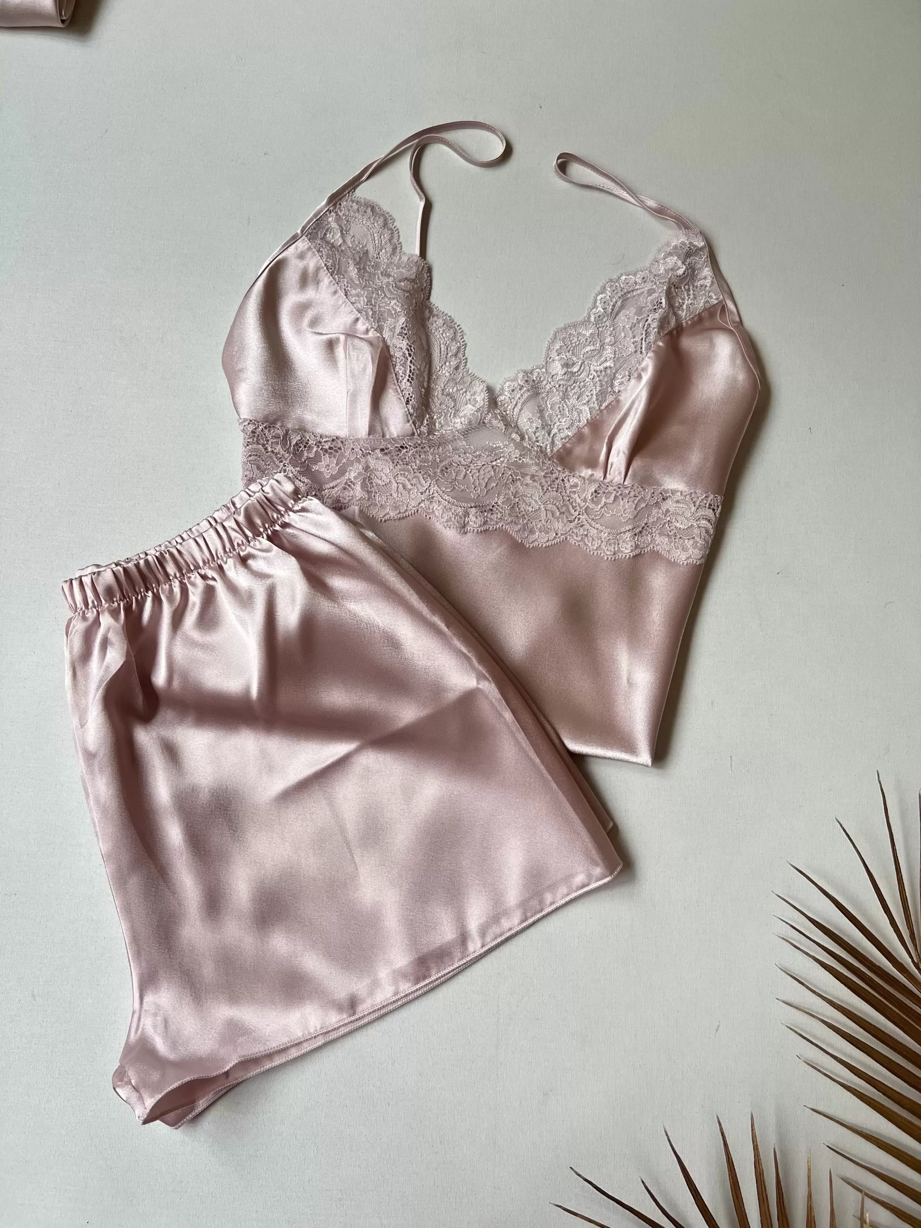 طقم "الريم" الساتان والدانتيل ٦ قطع