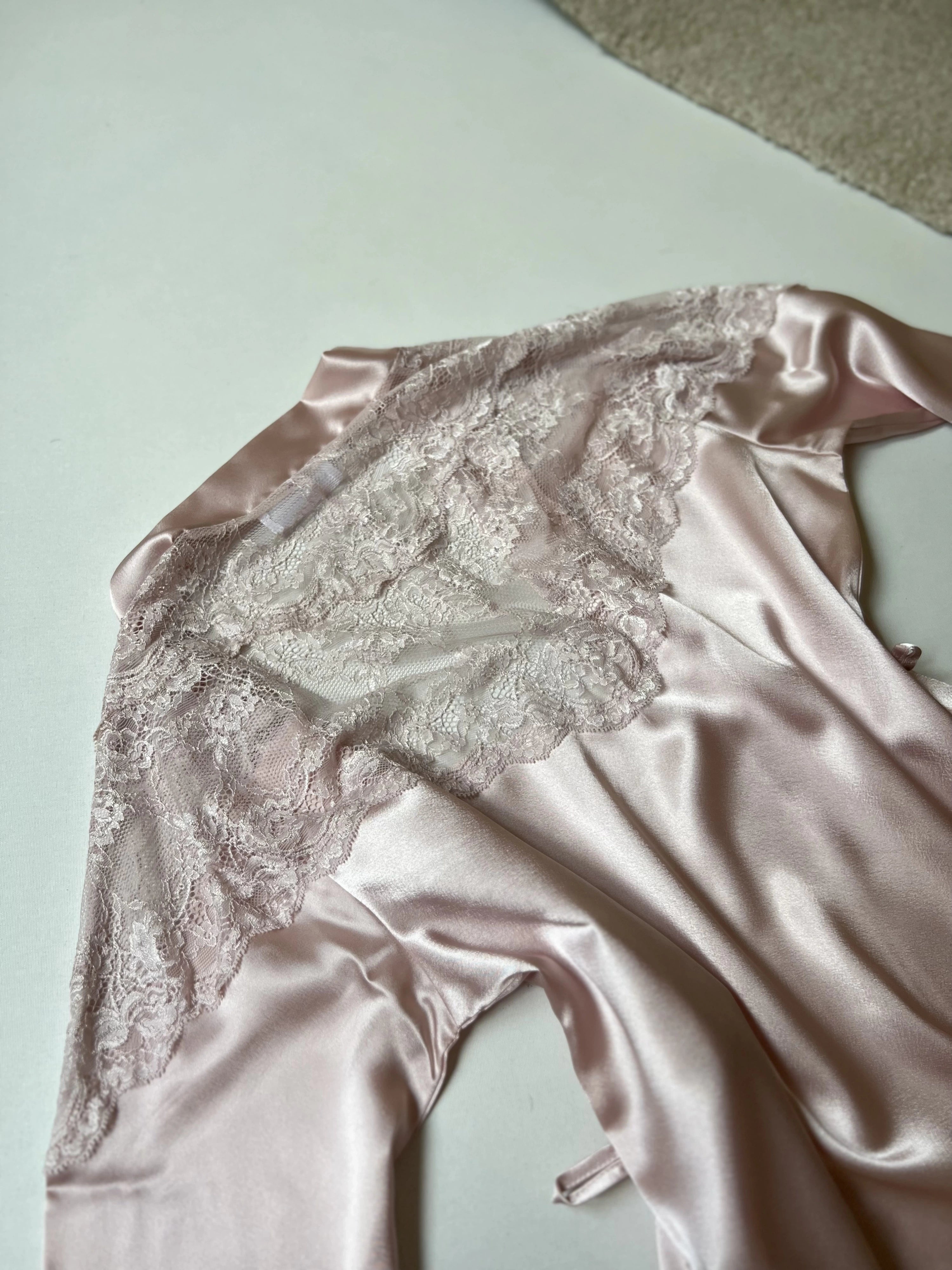 طقم "الريم" الساتان والدانتيل ٦ قطع