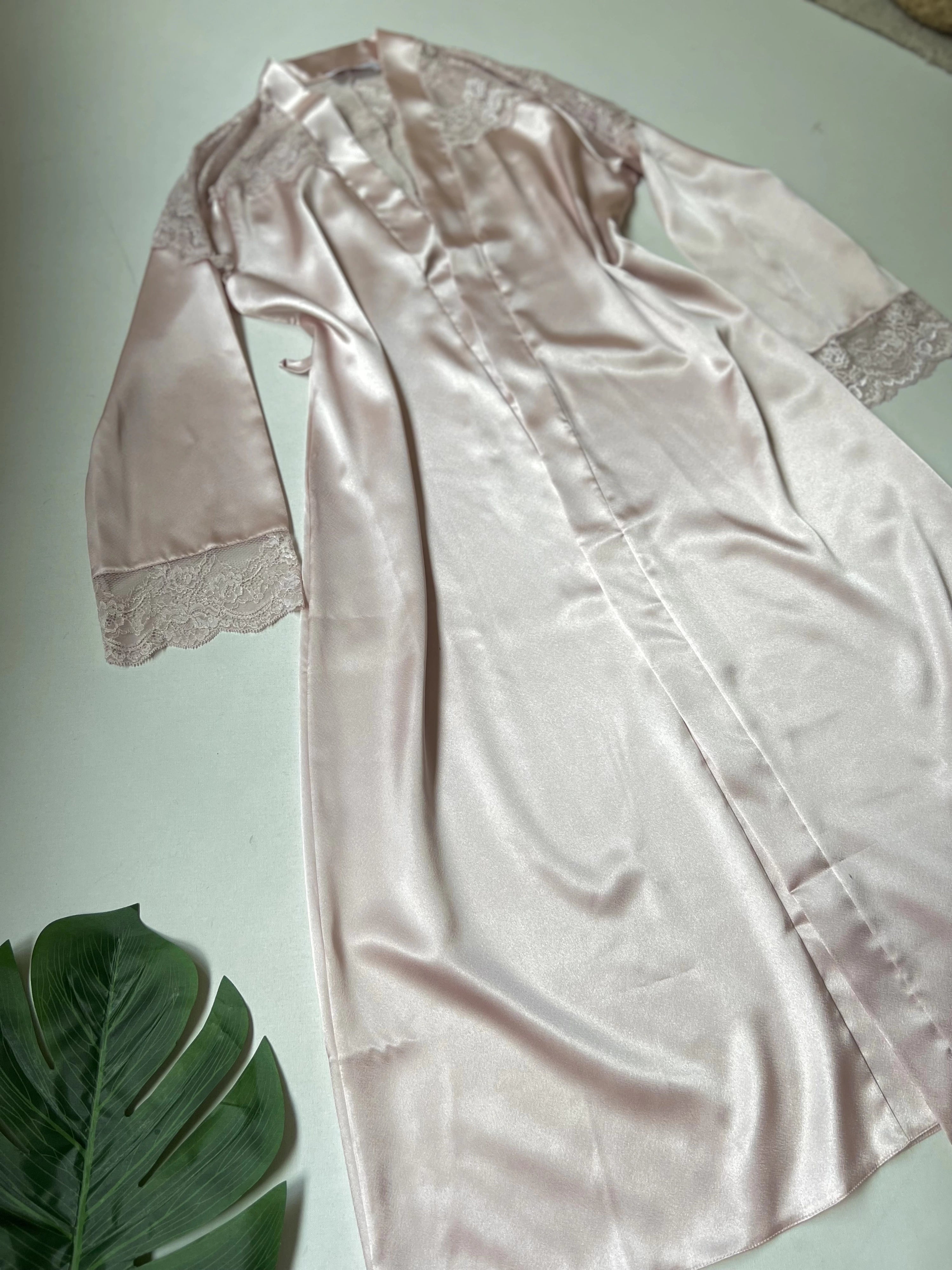 طقم "الريم" الساتان والدانتيل ٦ قطع