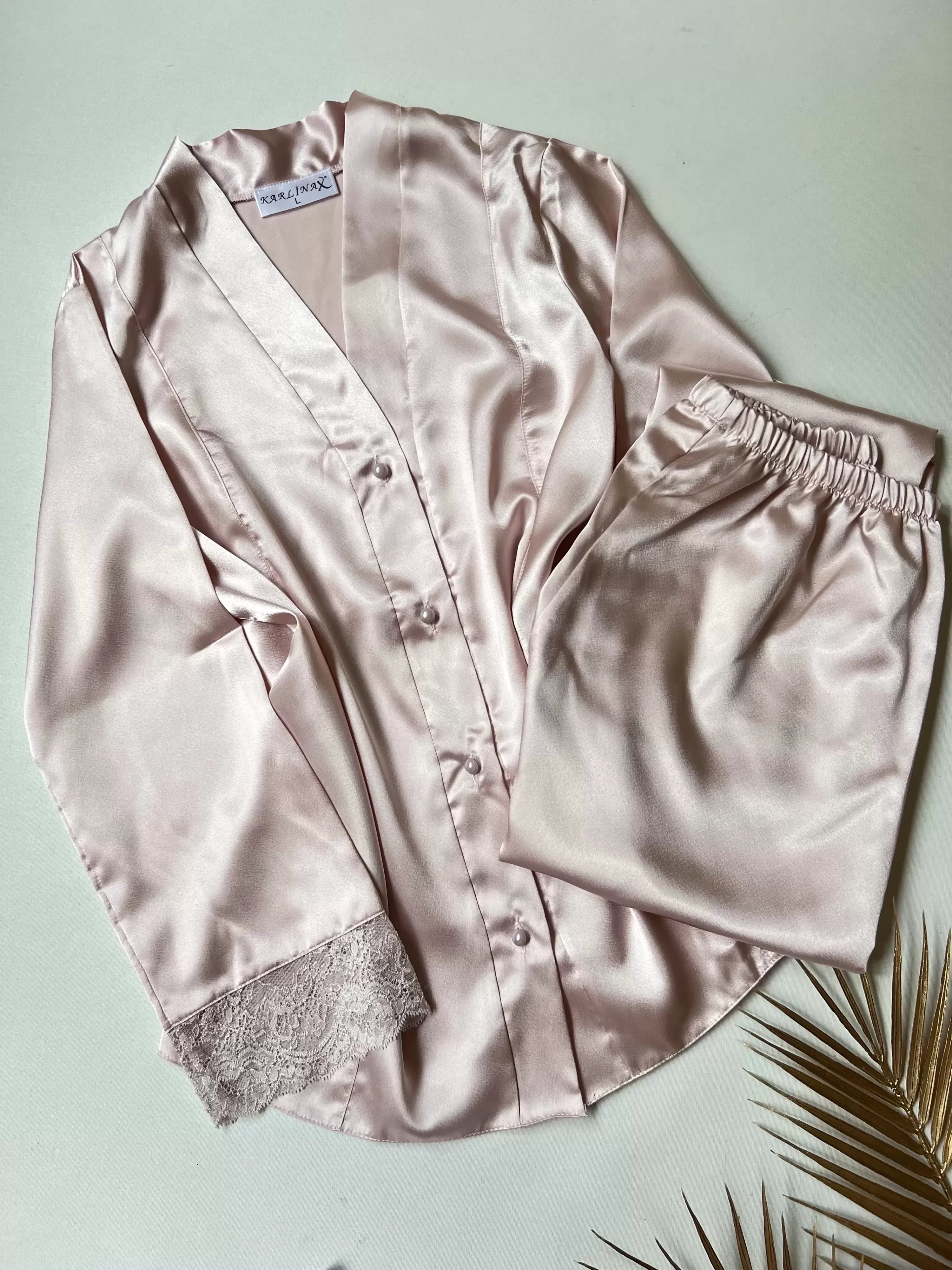 طقم "الريم" الساتان والدانتيل ٦ قطع