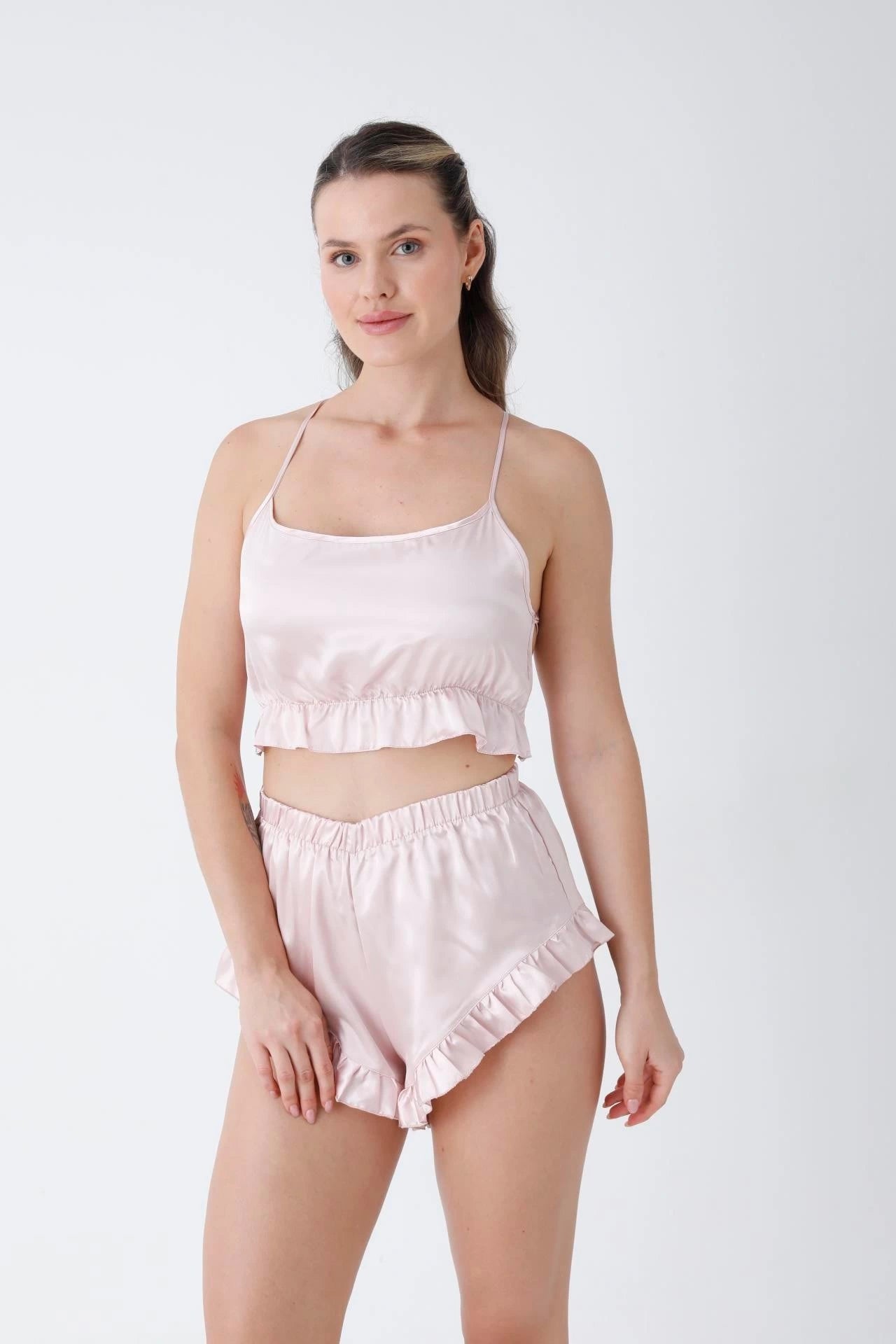 طقم "ليان" ٤ قطع ساتان بدانتيل مطرز