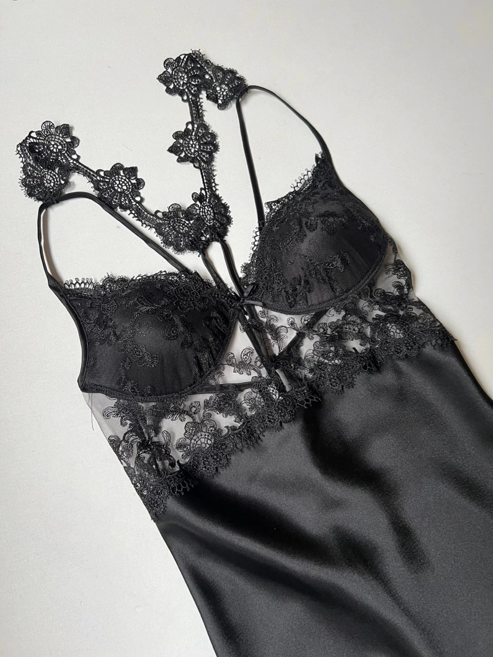 طقم مُهرة الساتان الفاخر ٦ قطع