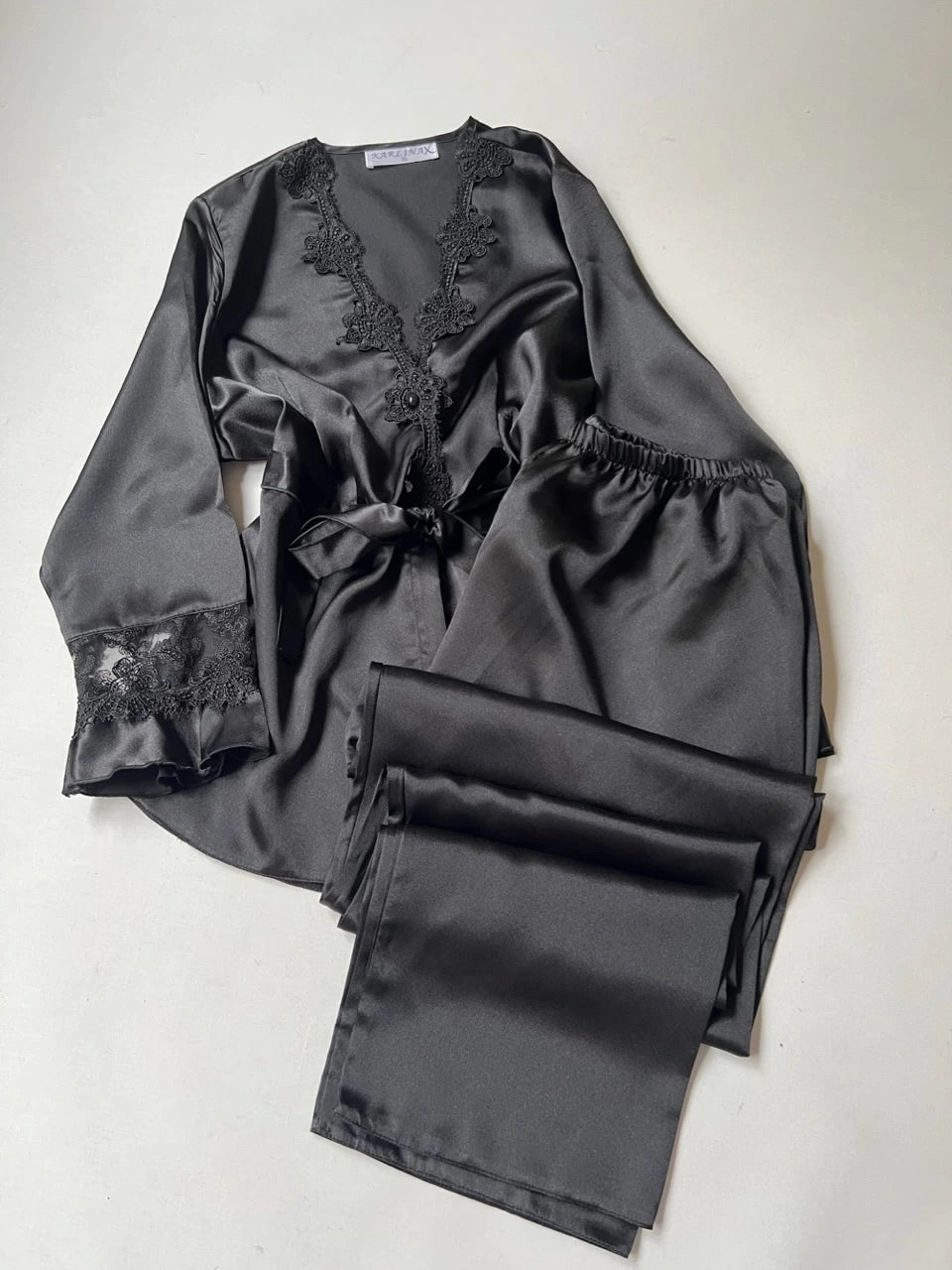 طقم مُهرة الساتان الفاخر ٦ قطع